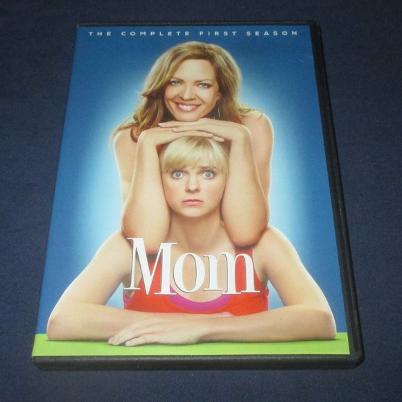 Mom The Complete First Season 1 (DVD, 2013, 3-Disc Set) - Picture 1 of 4